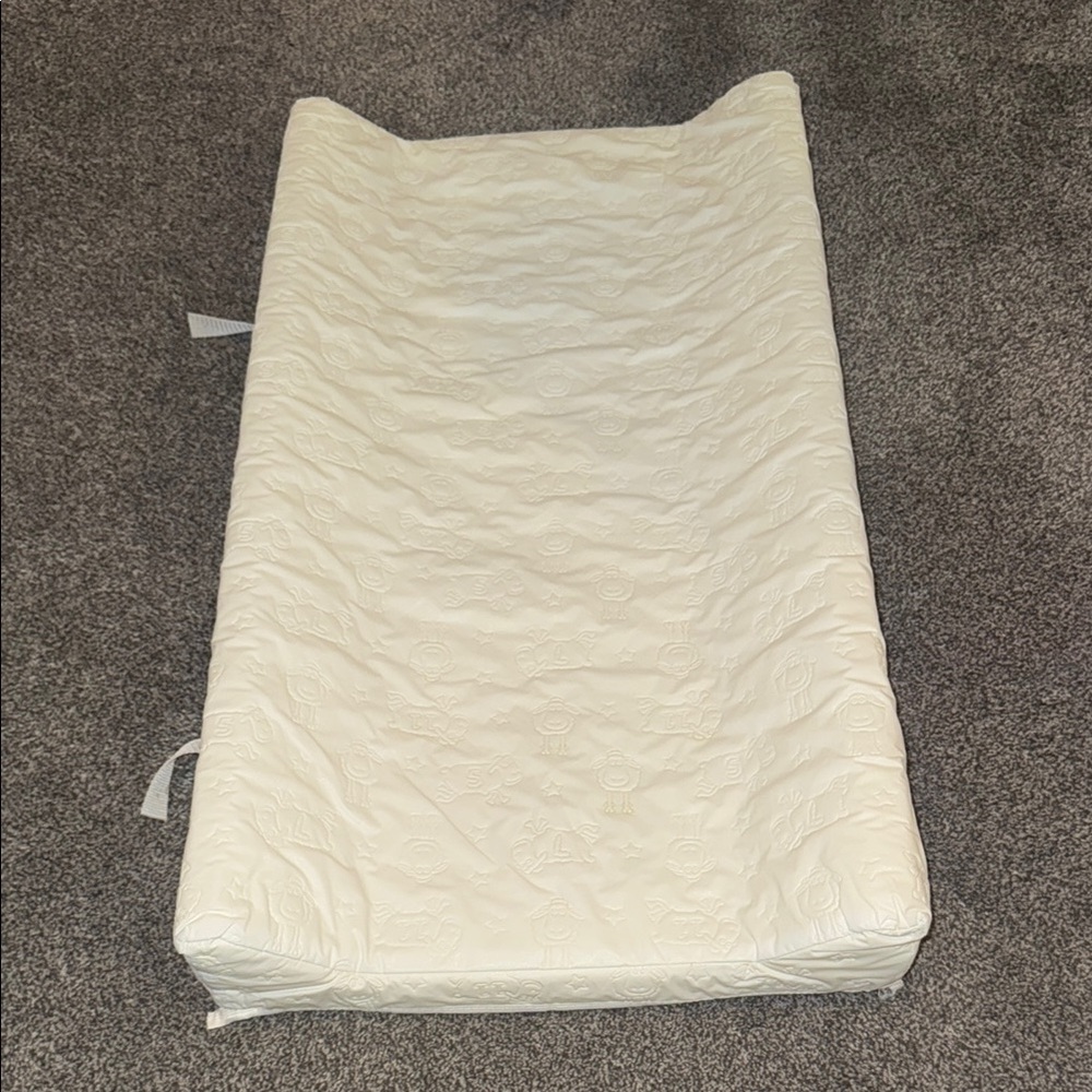 Delta Contoured Changing Pad